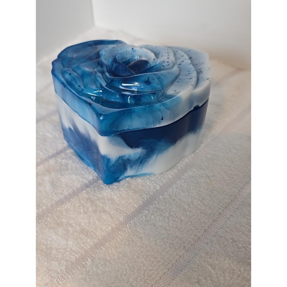 Handmadeโ Resin Heart Shaped Trinket Box With Lid Blue White 765